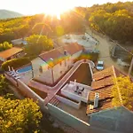 度假居 Romantic Stone House With A Pool *