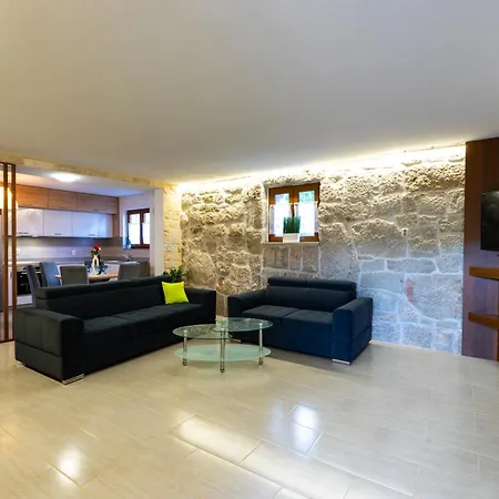 Romantic Stone House With A Pool * Zmijavci