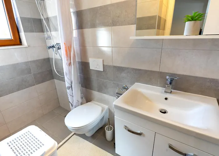 Romantic Stone House With A Pool *