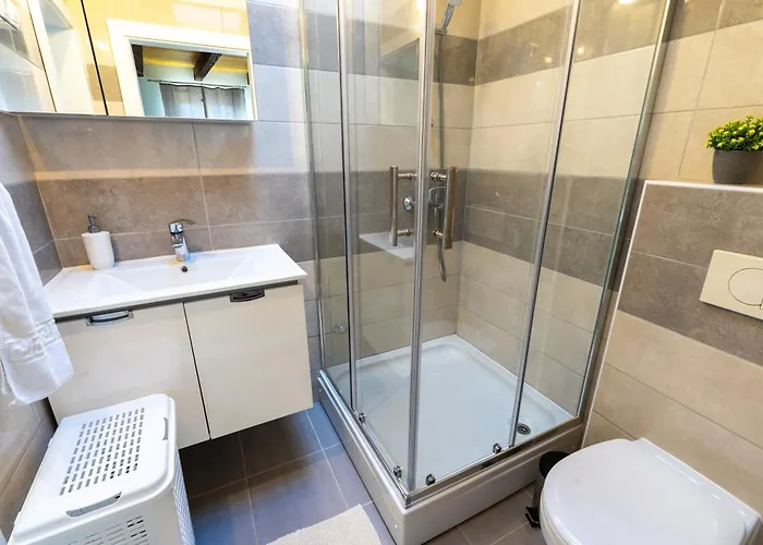 Romantic Stone House With A Pool Дом отдыха Zmijavci