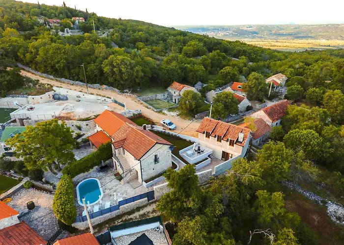 Romantic Stone House With A Pool Дом отдыха *