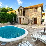 Ferienhaus Romantic Stone House With A Pool Zmijavci