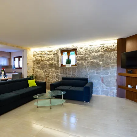 Romantic Stone House With A Pool