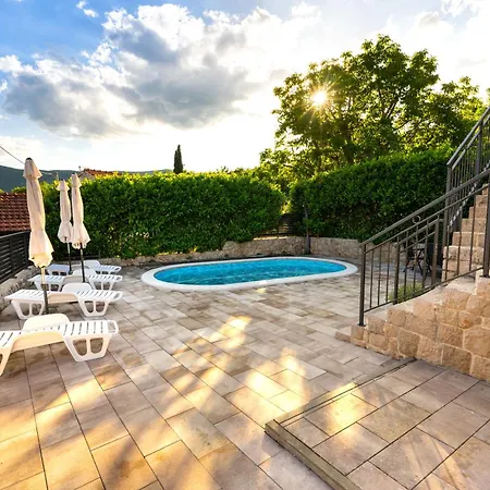 Romantic Stone House With A Pool *