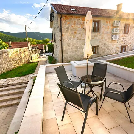 Romantic Stone House With A Pool בית נופש *