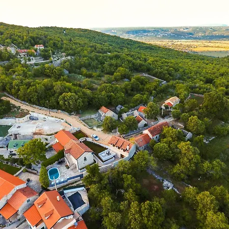 Romantic Stone House With A Pool