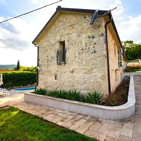 Romantic Stone House With A Pool Zmijavci