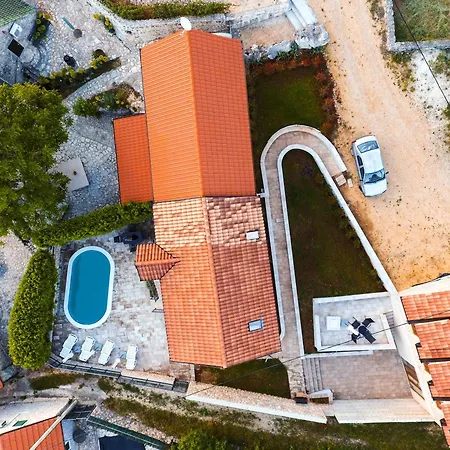 Romantic Stone House With A Pool Zmijavci