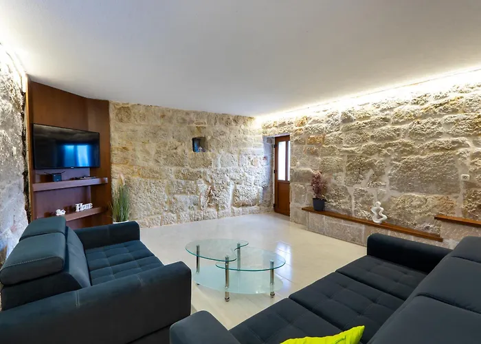 Сasa de vacaciones Romantic Stone House With A Pool