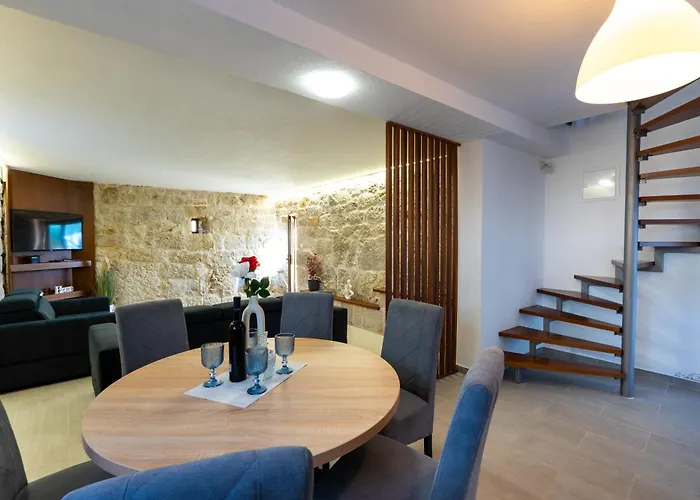 Romantic Stone House With A Pool Сasa de vacaciones Zmijavci