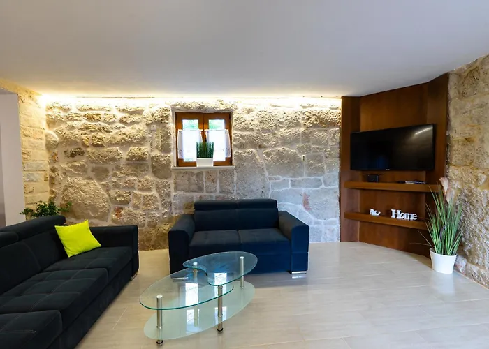 Romantic Stone House With A Pool