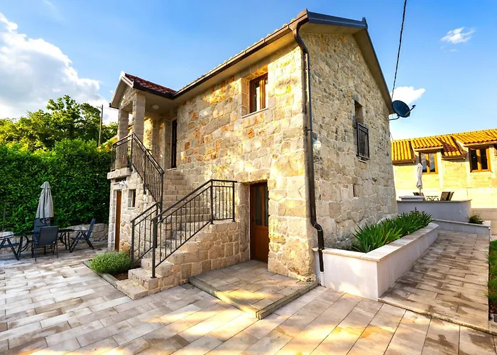 Romantic Stone House With A Pool