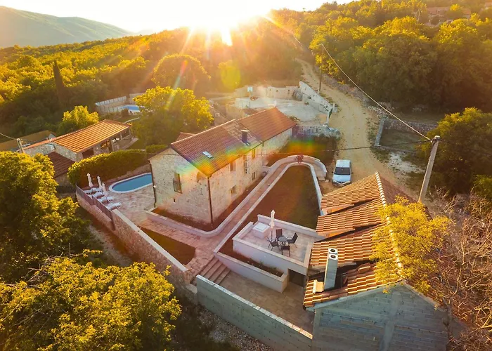 Сasa de vacaciones Romantic Stone House With A Pool *