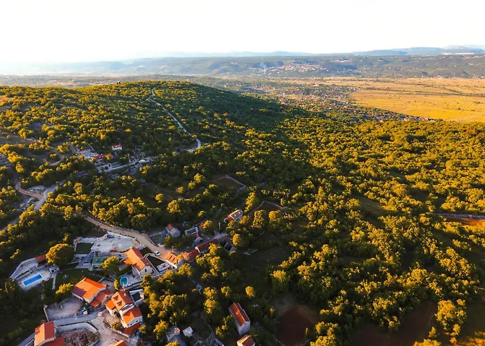 Romantic Stone House With A Pool * Zmijavci