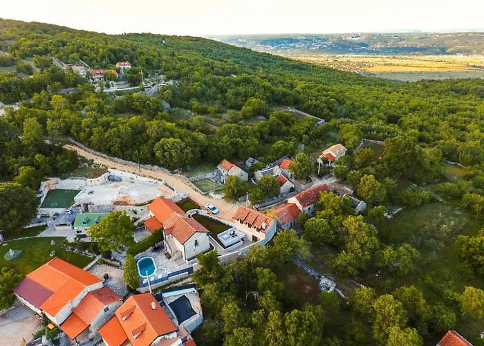 Romantic Stone House With A Pool