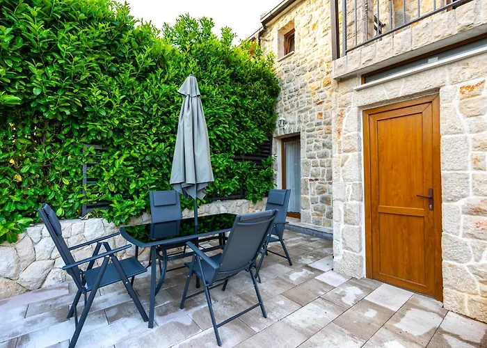 Romantic Stone House With A Pool Сasa de vacaciones *